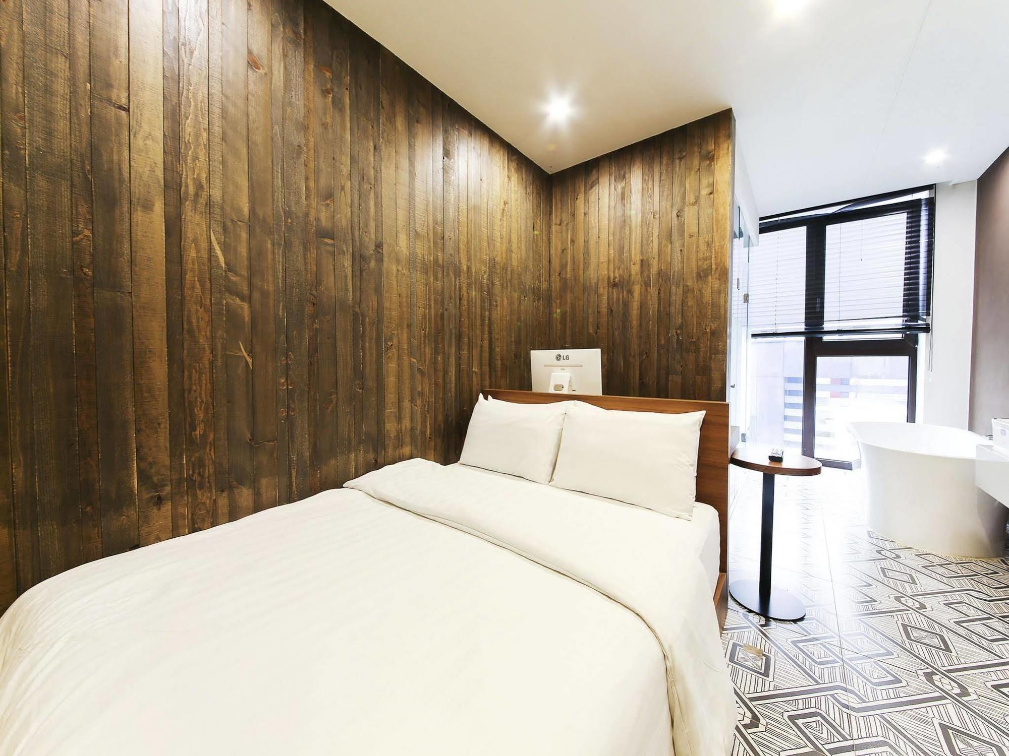 Hotel Jerry's Planet *