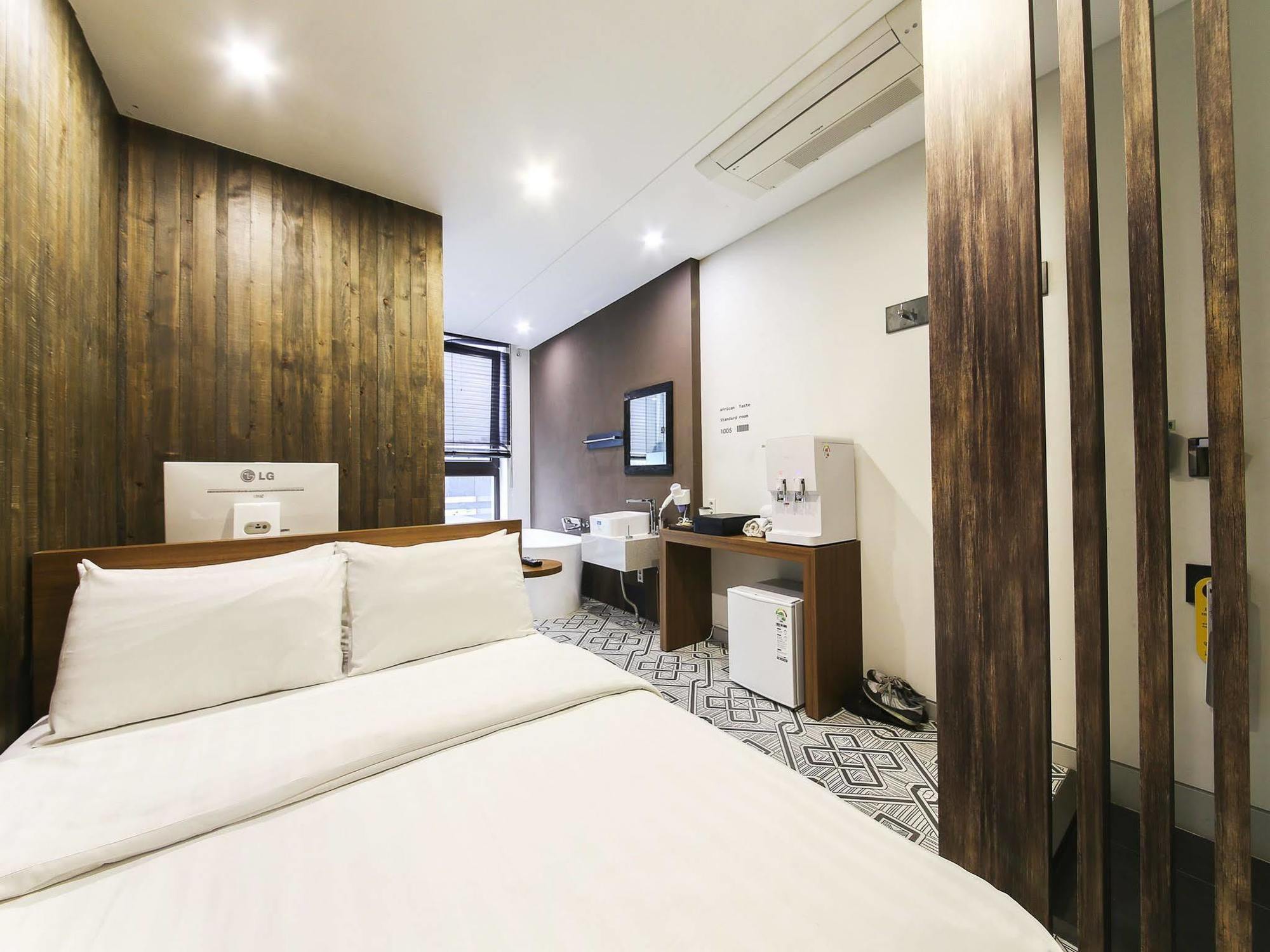 Jerry's Planet Hotel